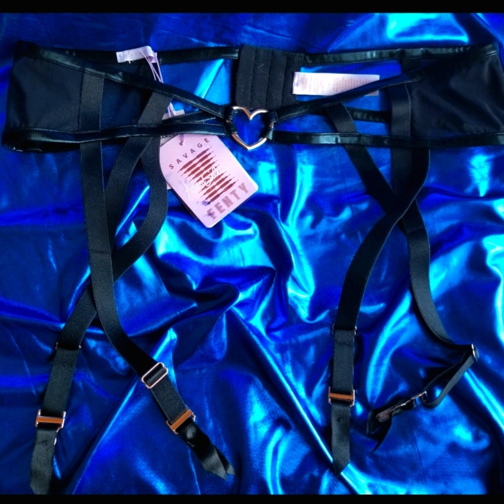 Savage X Fenty Locket Down Garter Belt 2X black